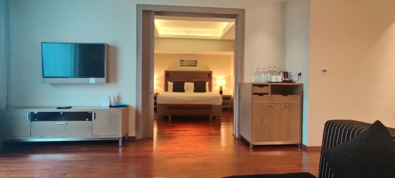 O By Tamara, Trivandrum Thiruvananthapuram Exterior foto A suite at the hotel