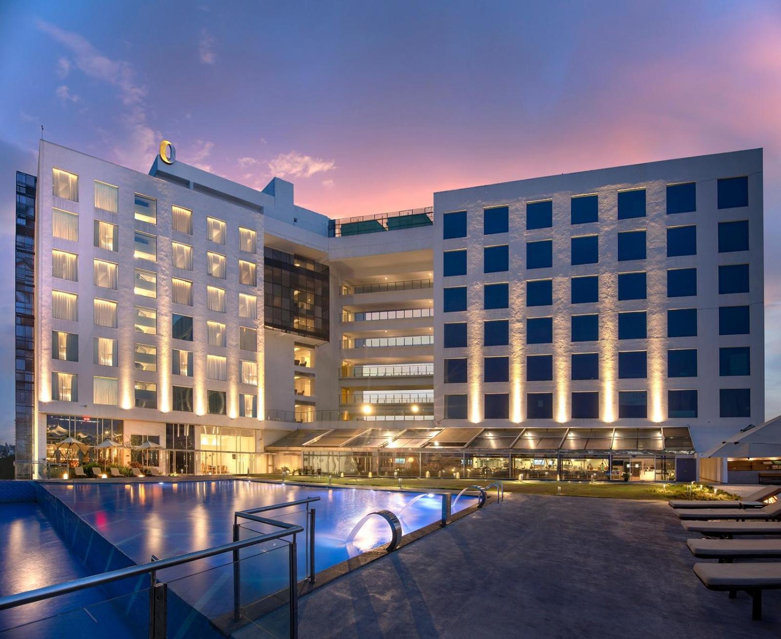 O By Tamara, Trivandrum Thiruvananthapuram Exterior foto The hotel at night